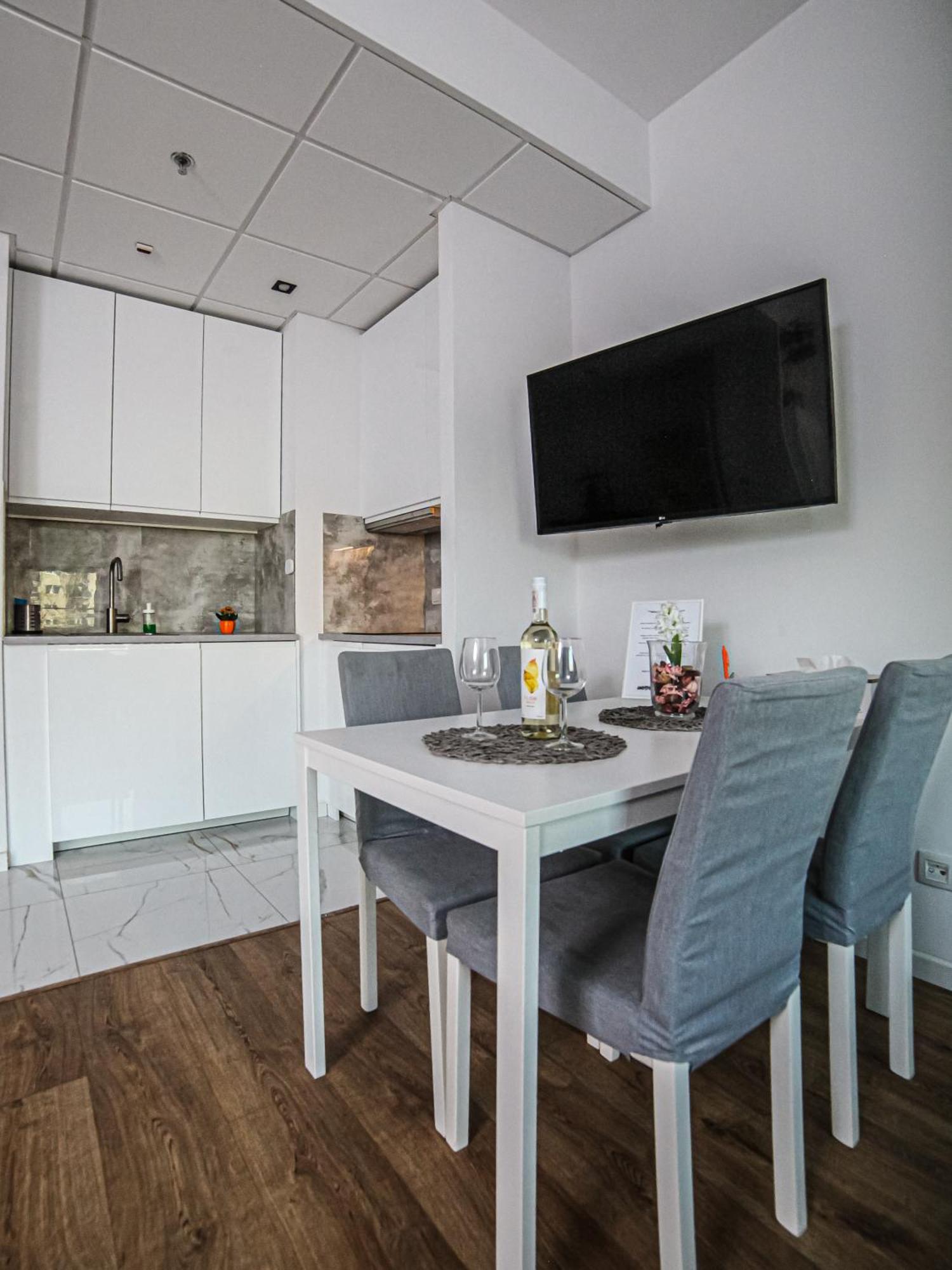 Big City Life Apartments - Bliska Wola Tower A وارسو المظهر الخارجي الصورة