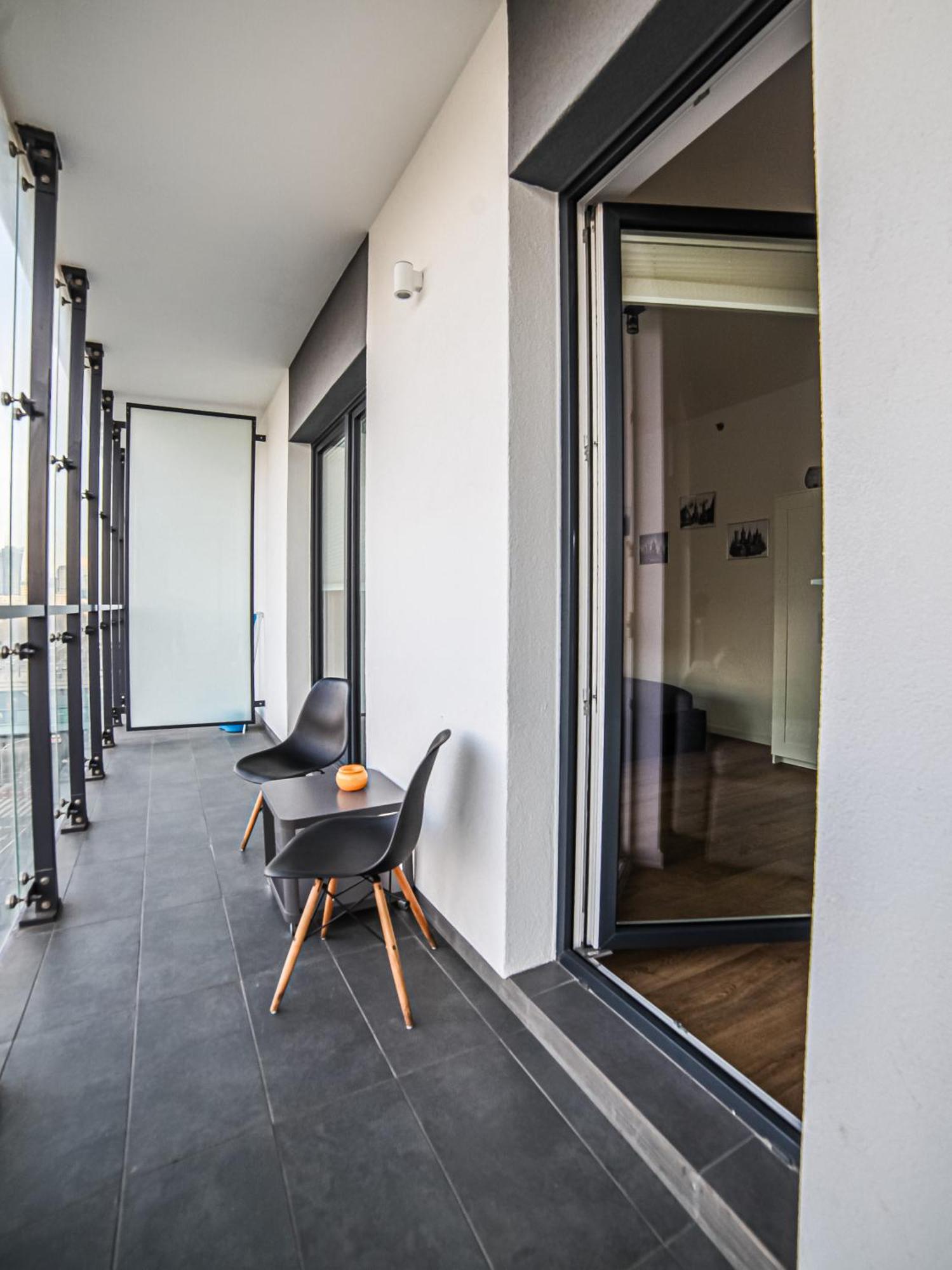 Big City Life Apartments - Bliska Wola Tower A وارسو المظهر الخارجي الصورة